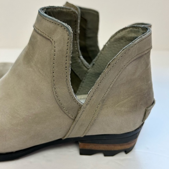 Sorel/ Women's/ Sorel Lolla Cut Out Bootie/ oatmeal flax / size 6.5 - Picture 3 of 10